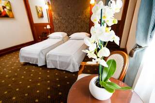 Отель Hotel Select Яссы Двухместный номер с 2 отдельными кроватями-1